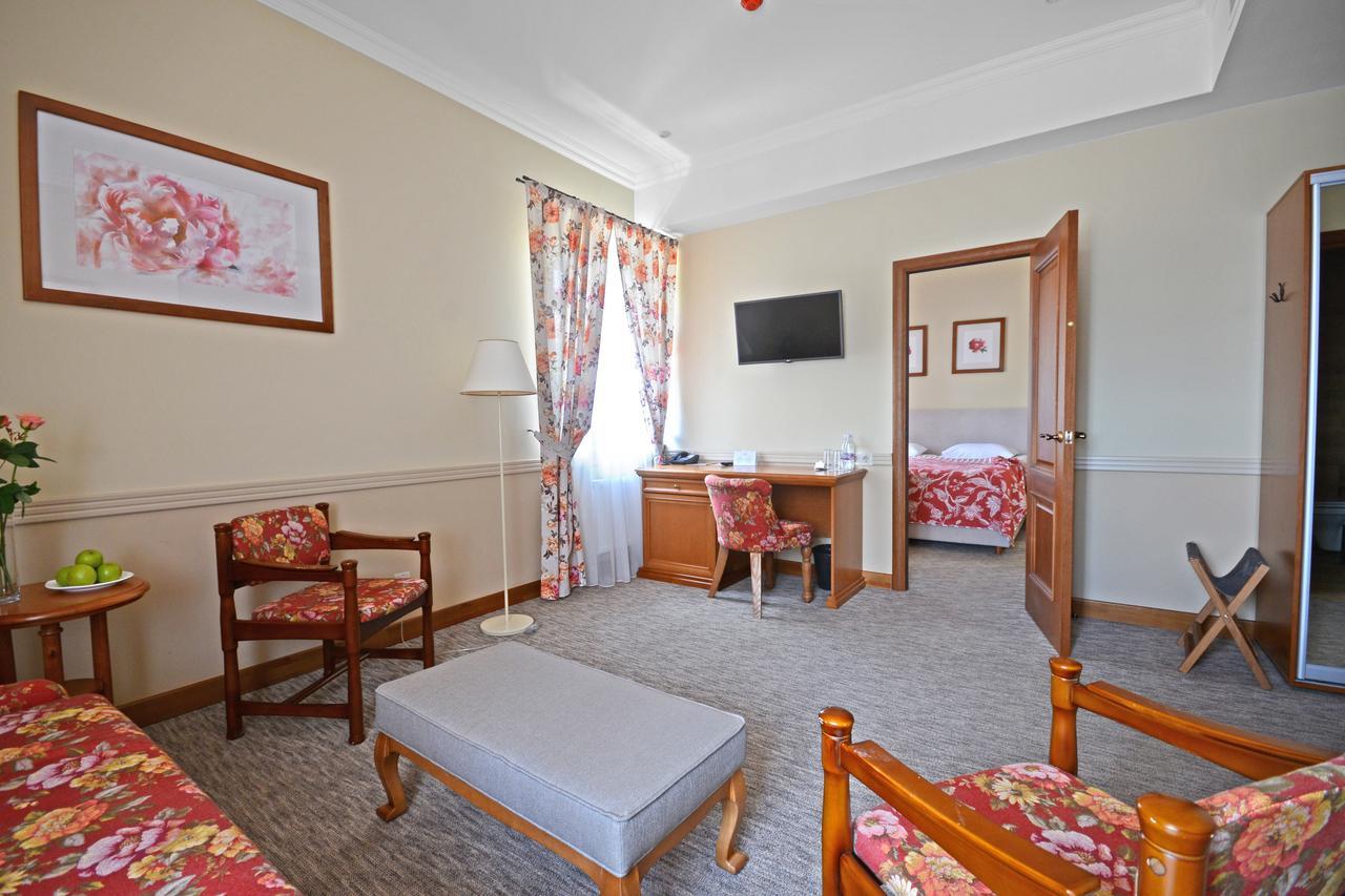 Premier Hotel Почаев Экстерьер фото