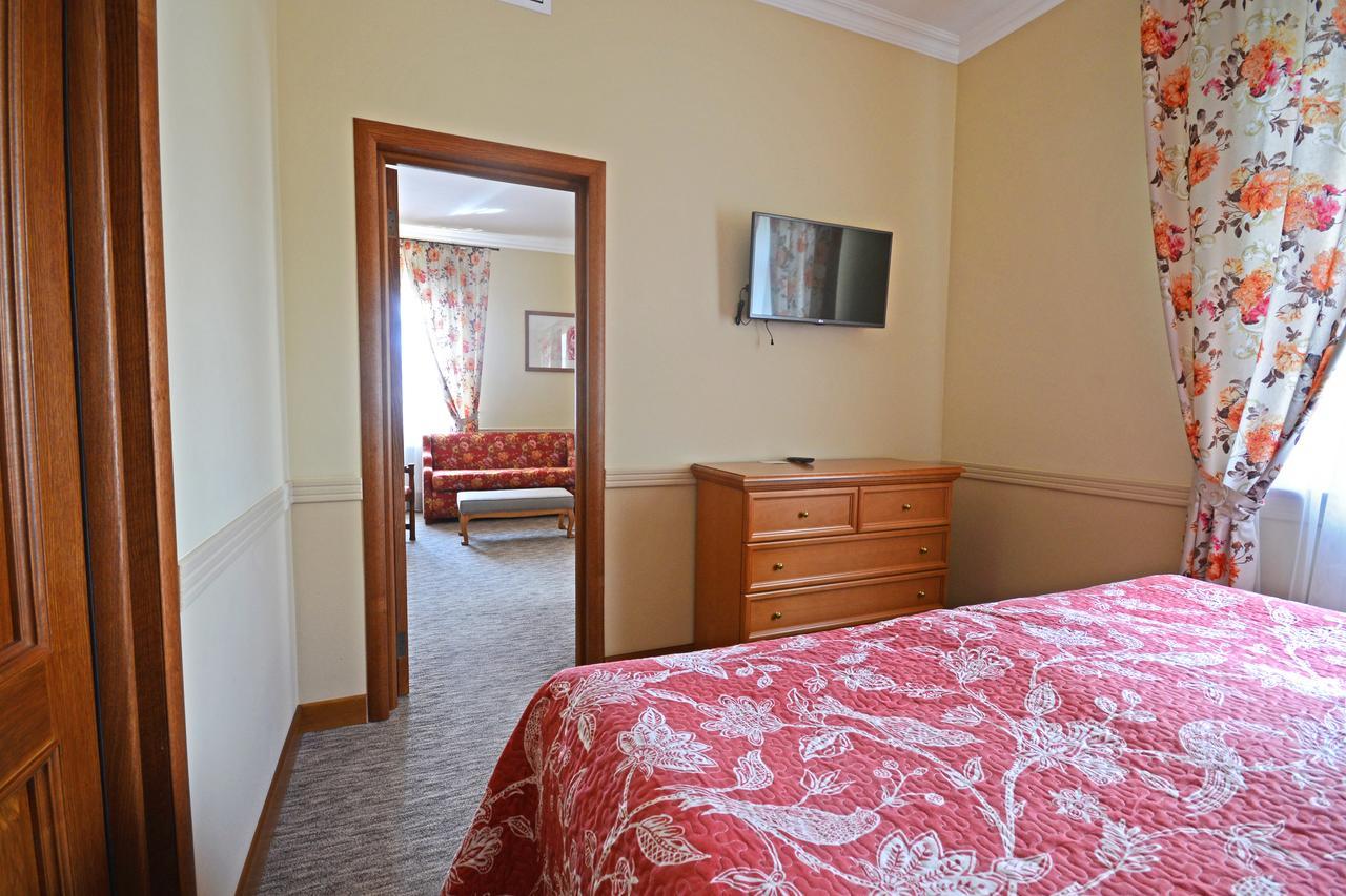Premier Hotel Почаев Экстерьер фото
