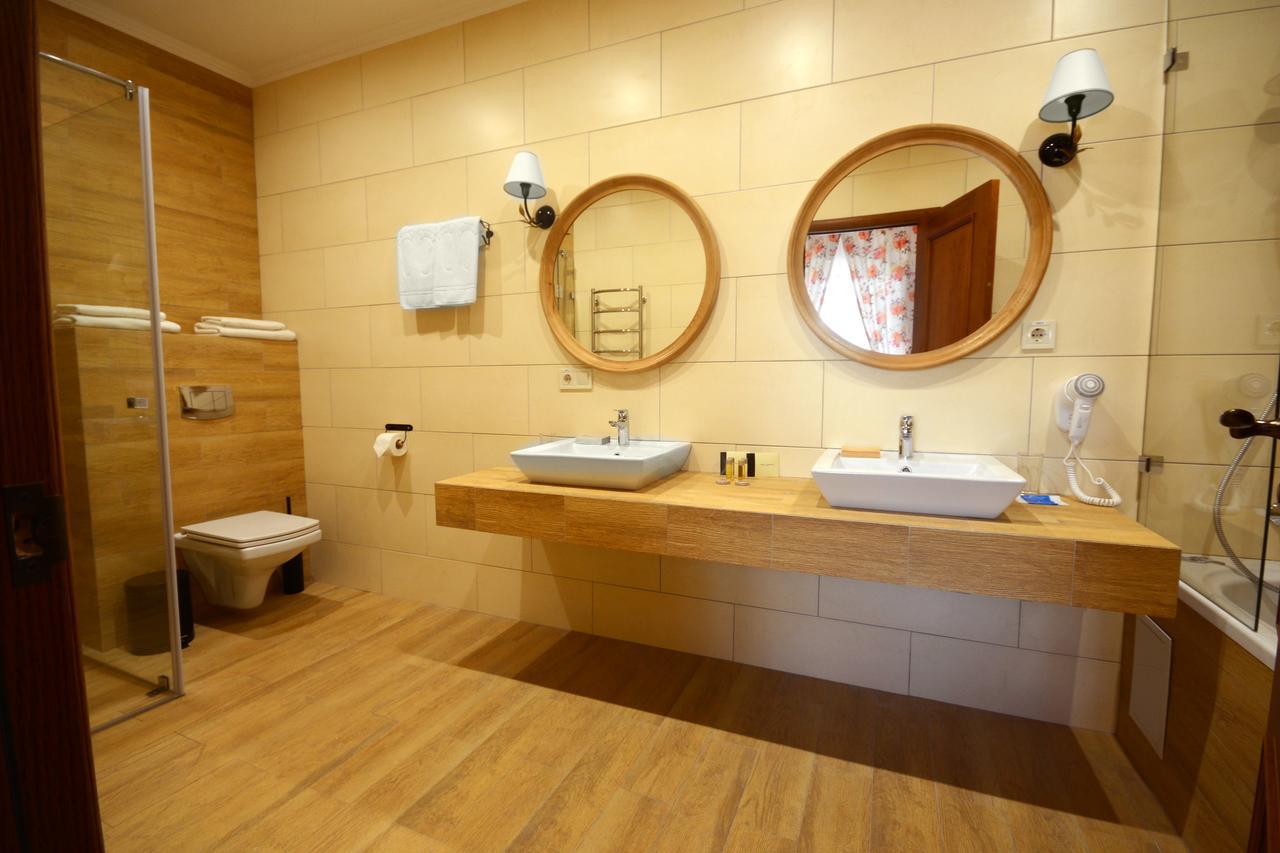 Premier Hotel Почаев Экстерьер фото