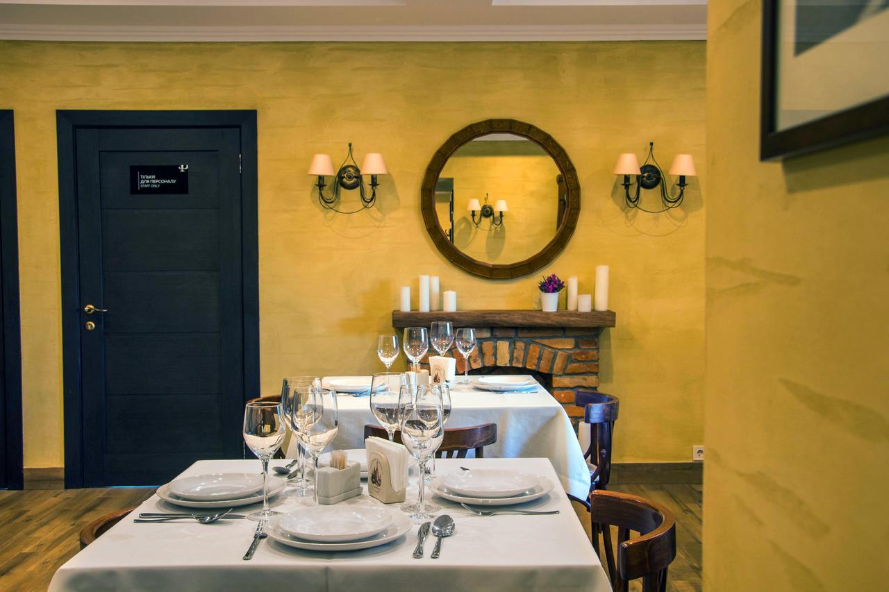 Premier Hotel Почаев Экстерьер фото